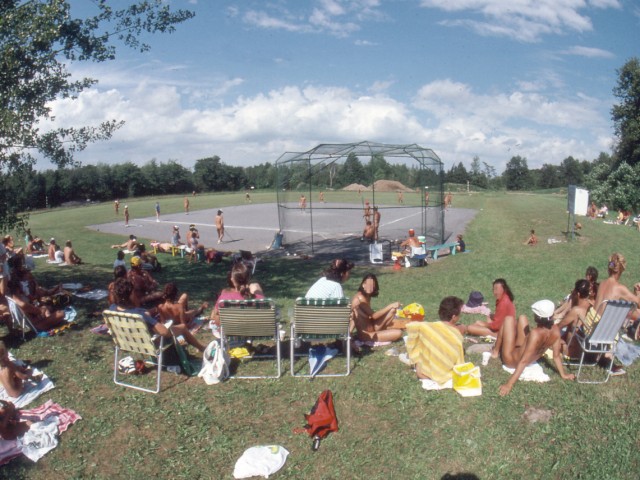 Photo du terrain de baseball au centre naturiste La Pommerie